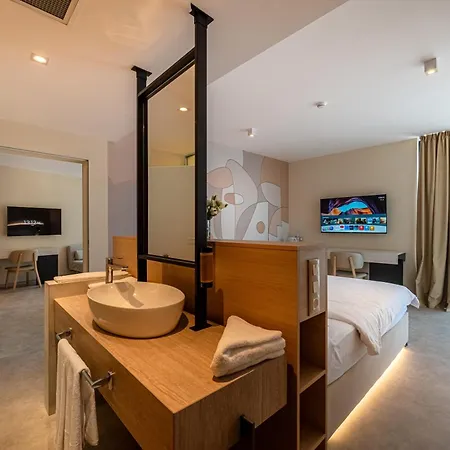 Zenith מלון סאני ביץ'