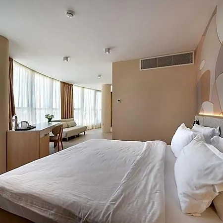 Zenith Hotel 4*